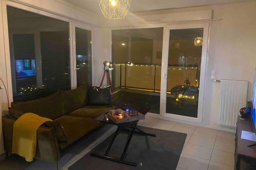 Meyzieu : Superbe Appartement Tres Cosy. Мезье Экстерьер фото